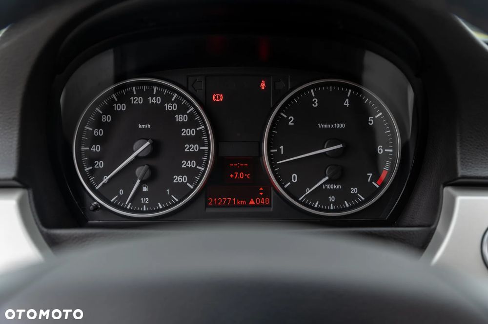 BMW Seria 3 318i - 23