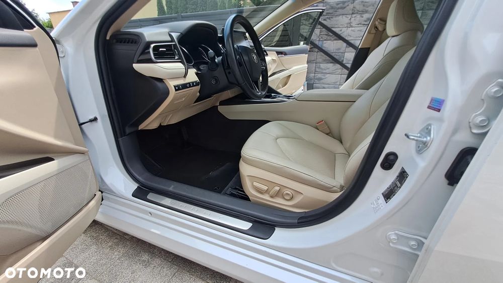 Toyota Camry 2.5 Hybrid Executive CVT - 11