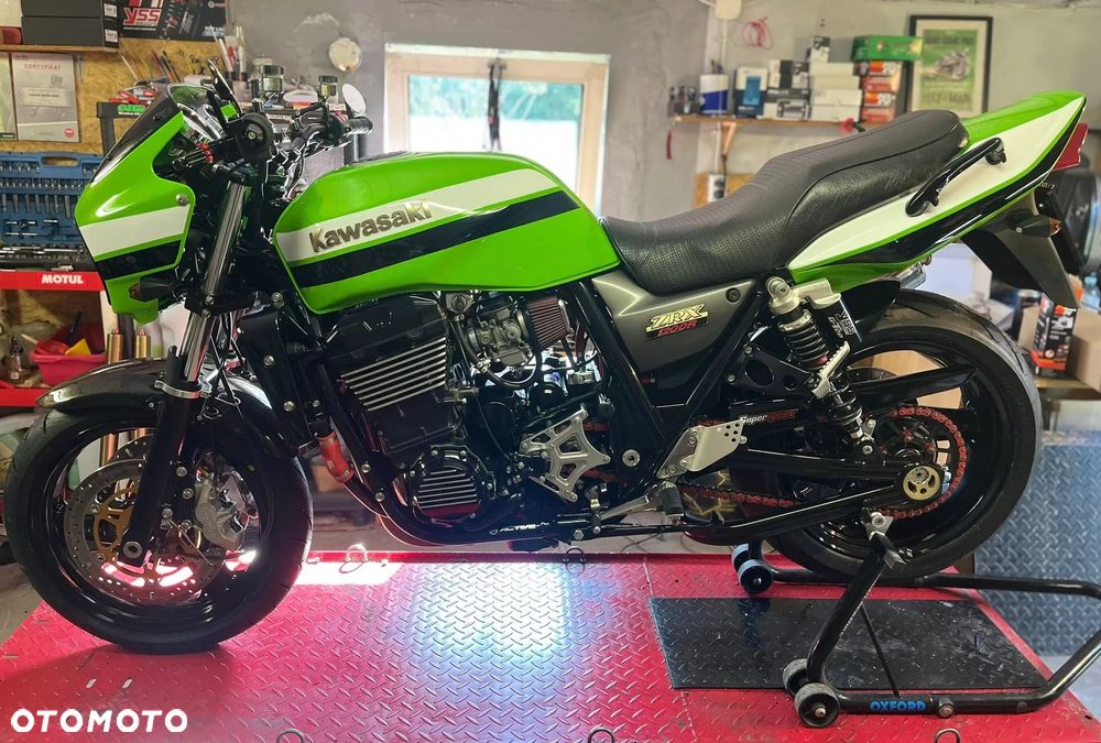 Kawasaki ZRX - 9