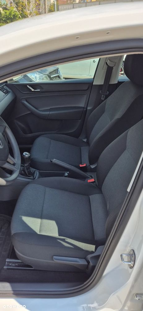 Skoda RAPID 1.2 TSI Active - 7
