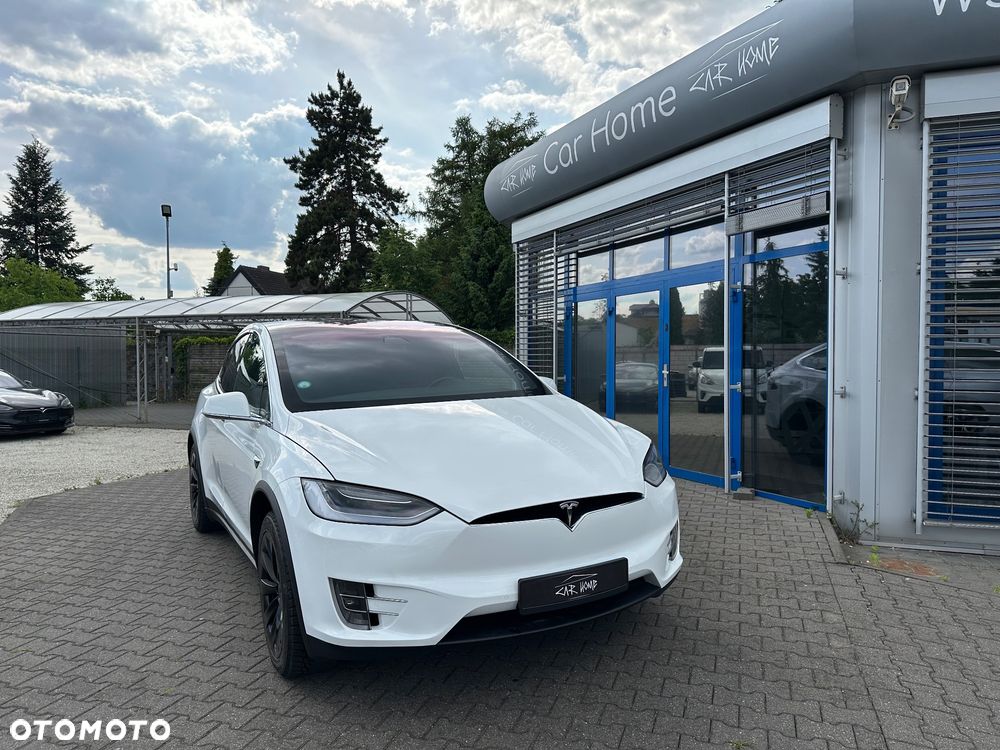 Tesla Model X - 1