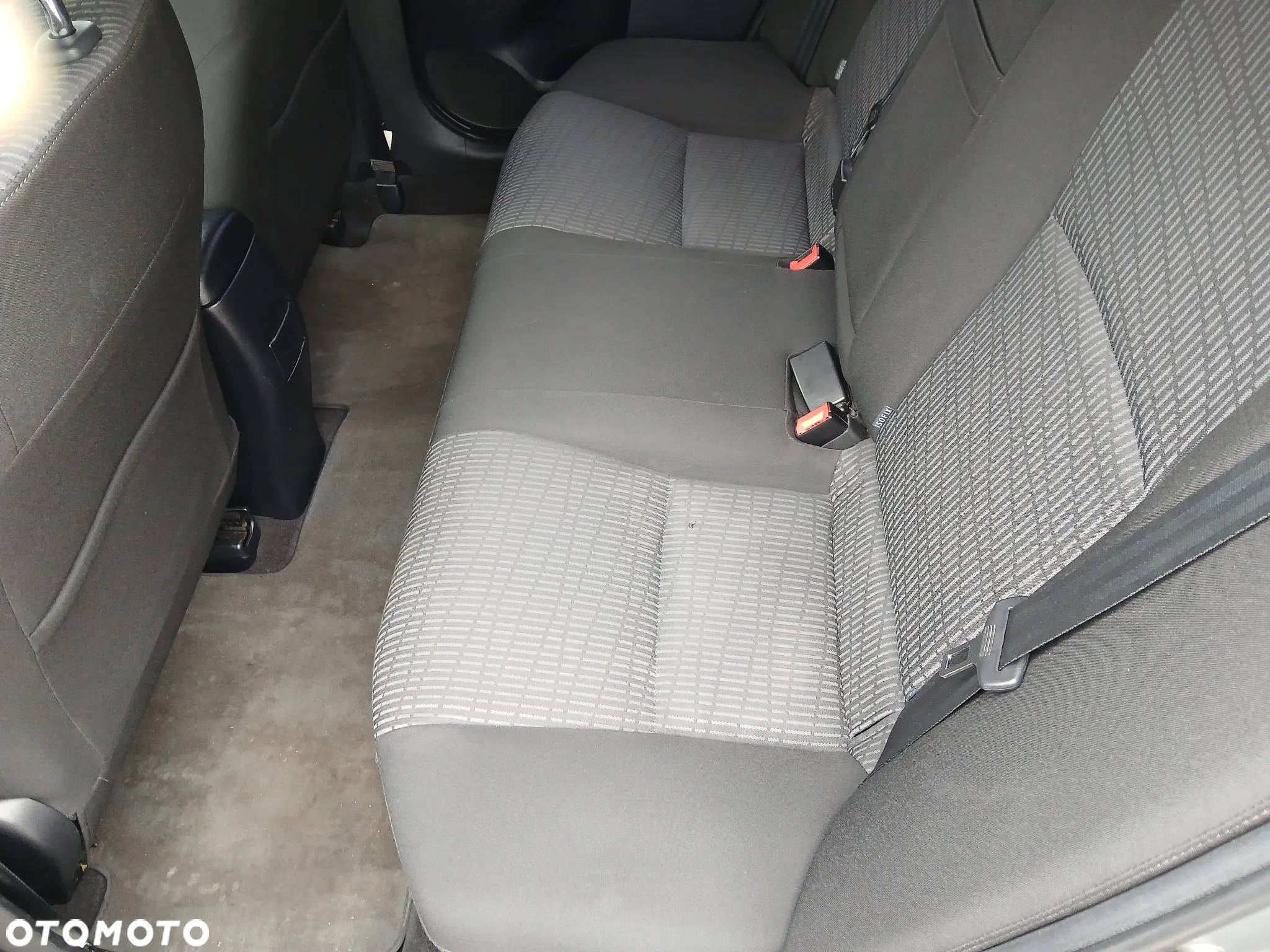 Toyota Avensis 1.8 Premium - 11