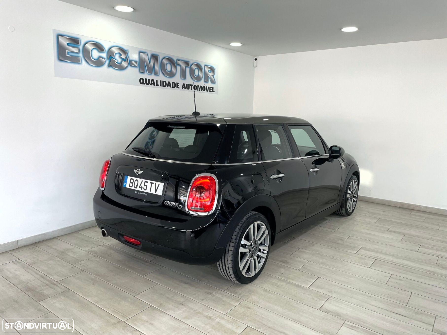 MINI 5 Portas Cooper D Auto - 2