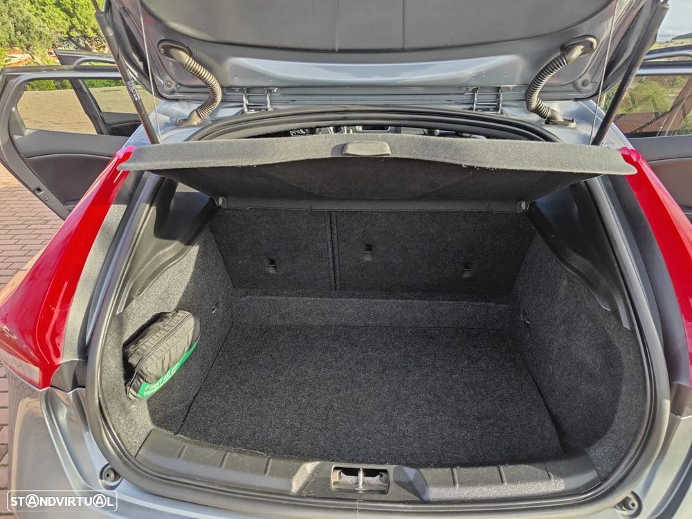 Volvo V40 D2 R Design - 9