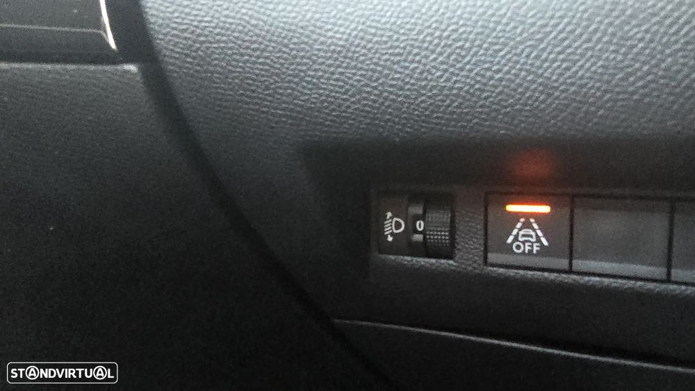 Peugeot 2008 1.2 PureTech Allure Pack - 29