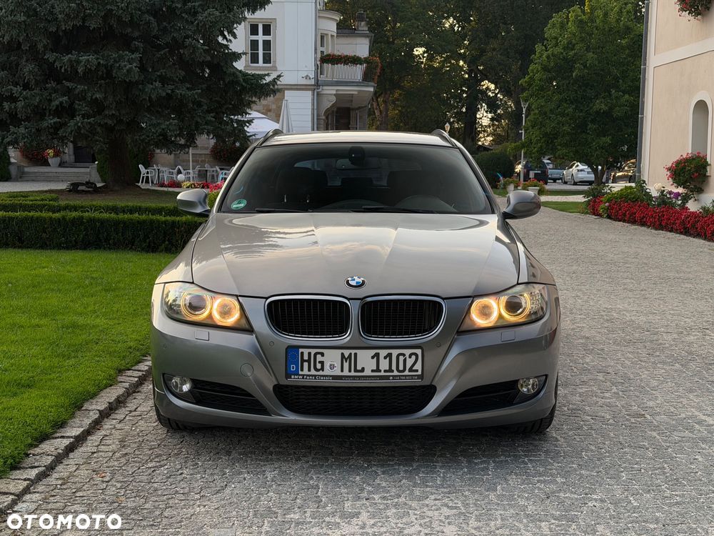 BMW Seria 3 2011 photo 2