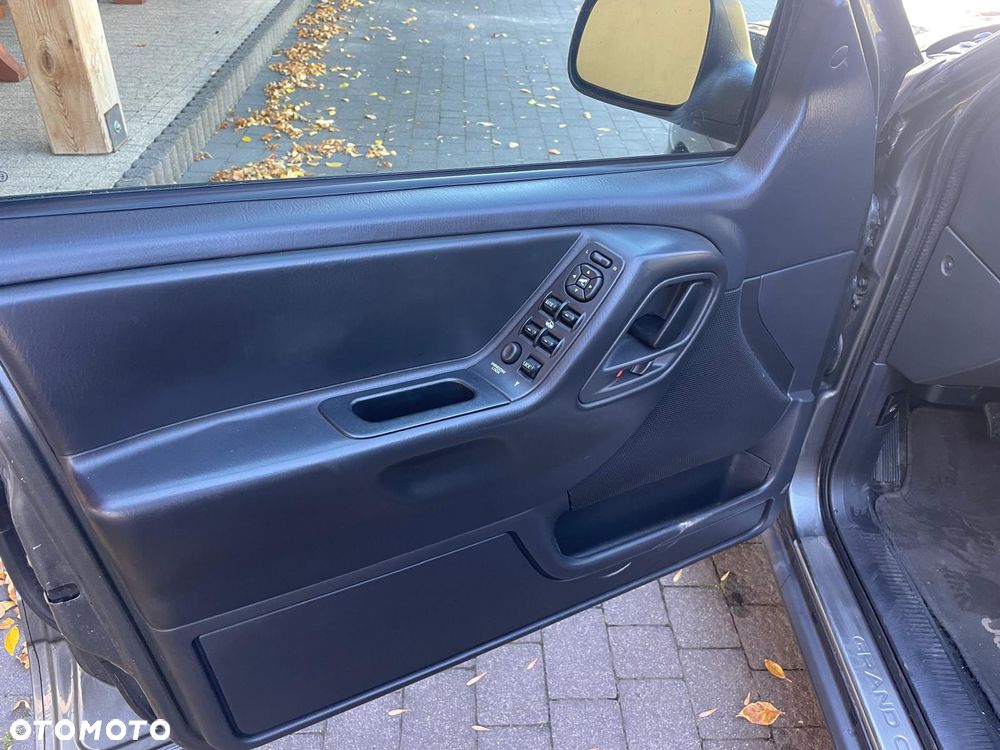 Jeep Grand Cherokee - 8