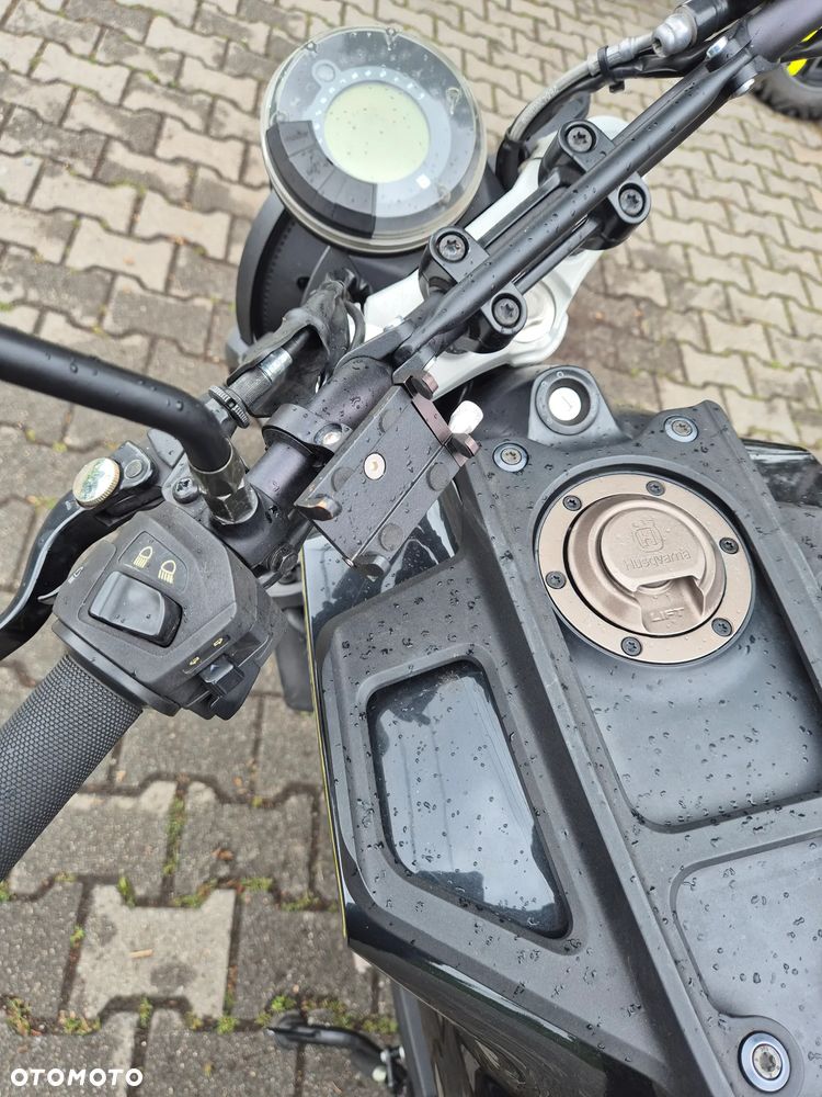 Husqvarna Svartpilen - 25