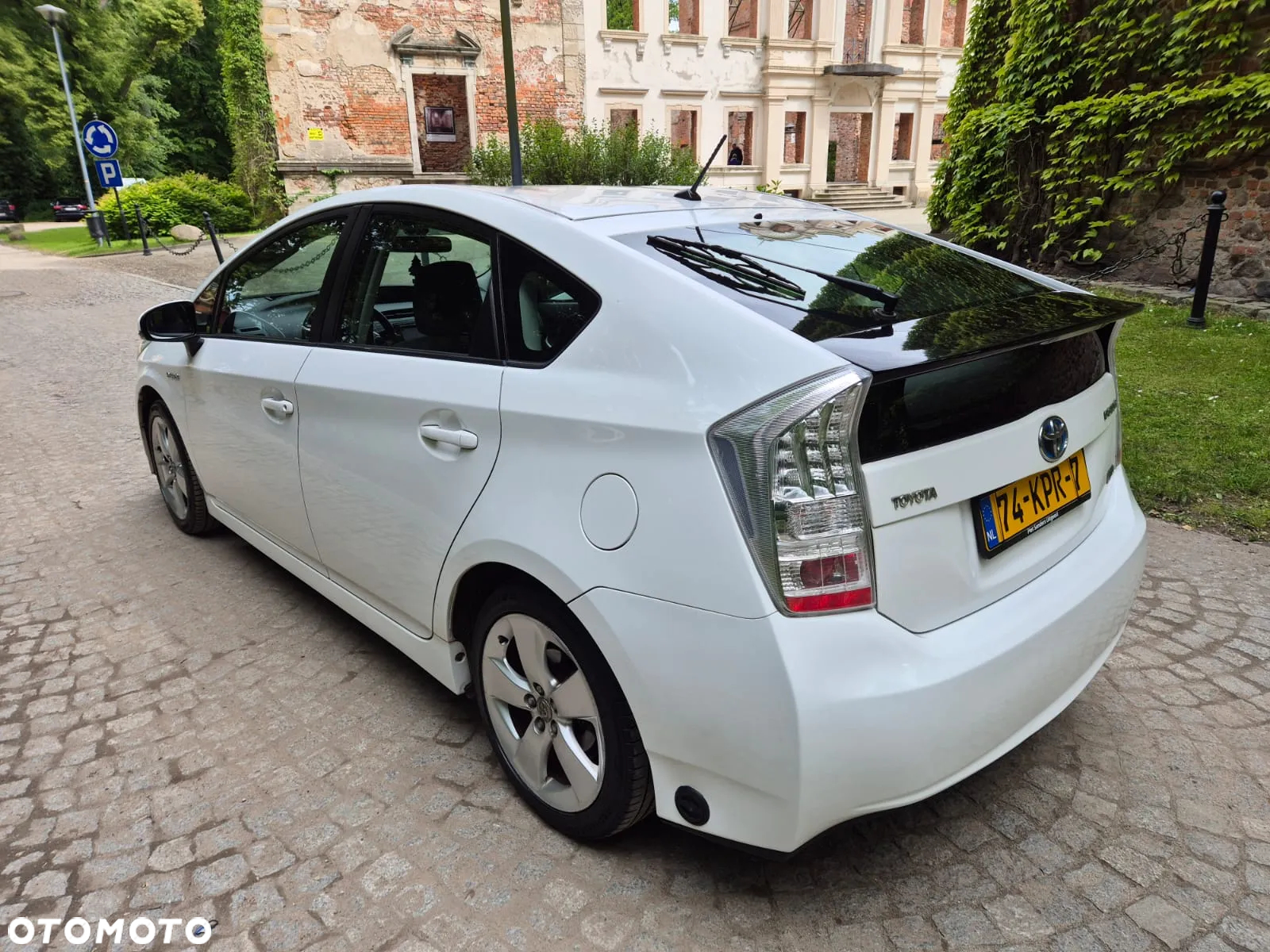 Toyota Prius (Hybrid) Executive - 7