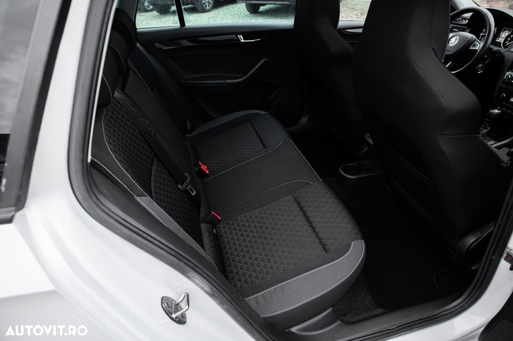 Skoda RAPID 1.4 TSI (Green tec) DSG Style - 10