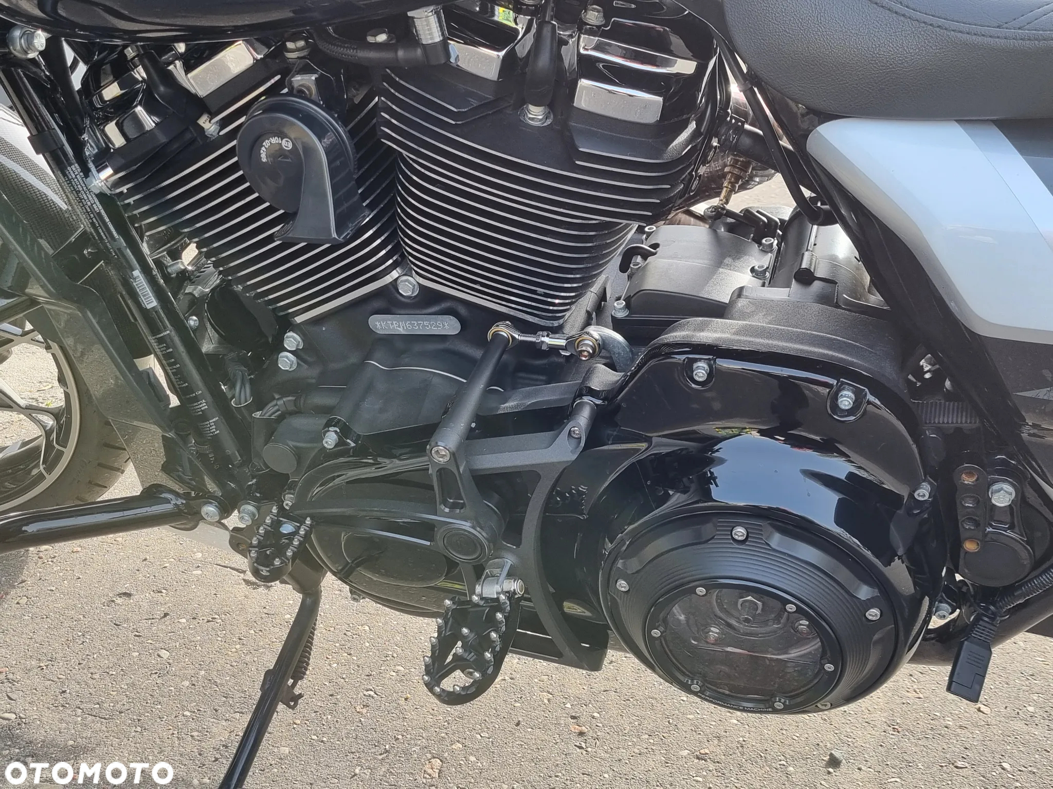 Harley-Davidson Touring Road Glide - 11