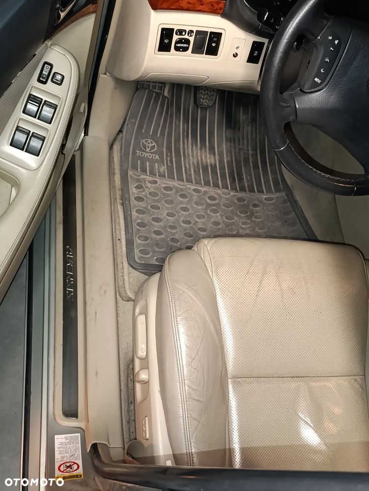 Toyota Avensis - 17