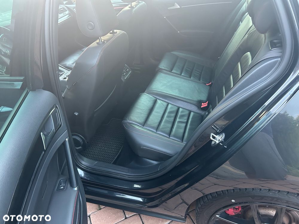 Volkswagen Golf - 6