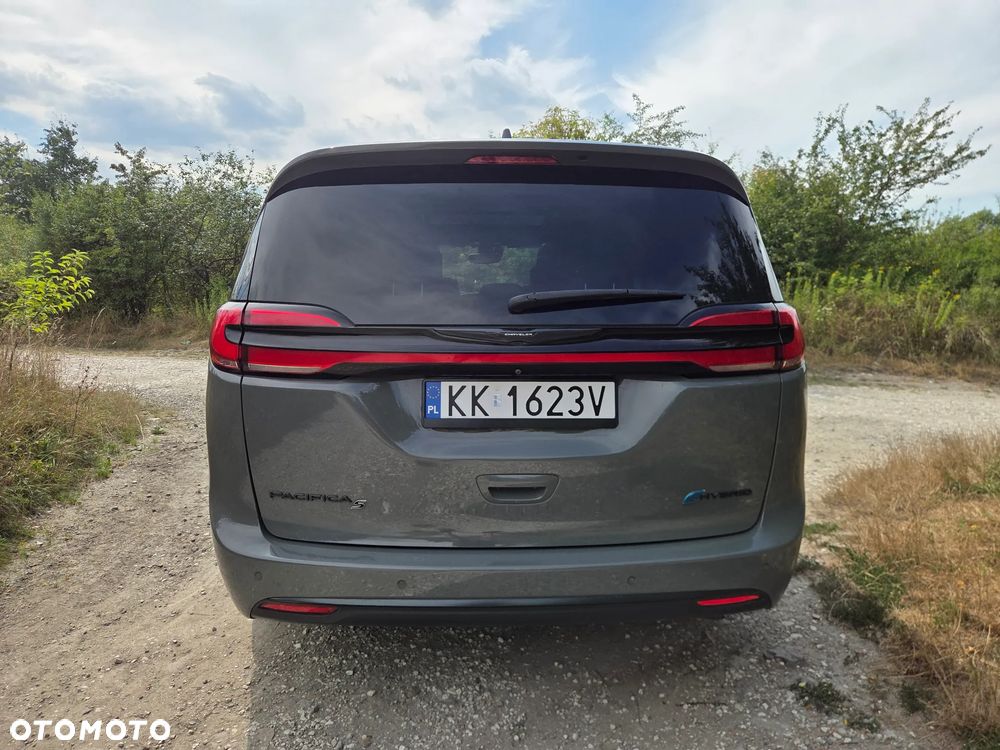 Chrysler Pacifica - 5