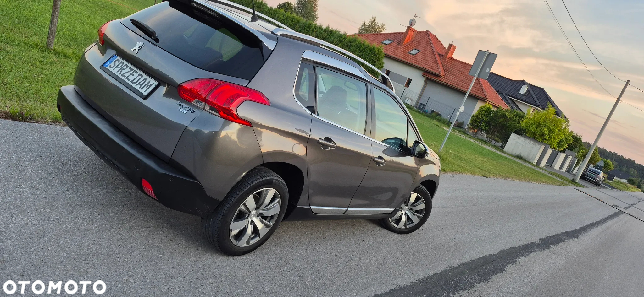 Peugeot 2008 1.6 e-HDi Allure S&S - 8