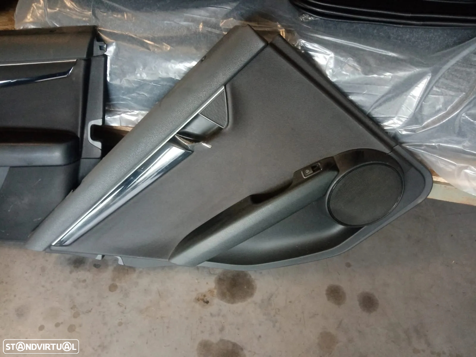 Interior Mercedes-Benz W204 2009 carrnha - 3