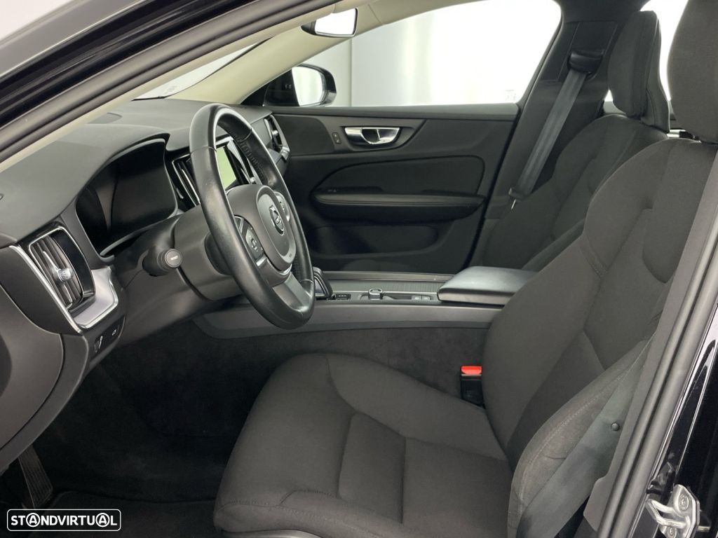 Volvo V60 2.0 B4 Momentum Core - 11