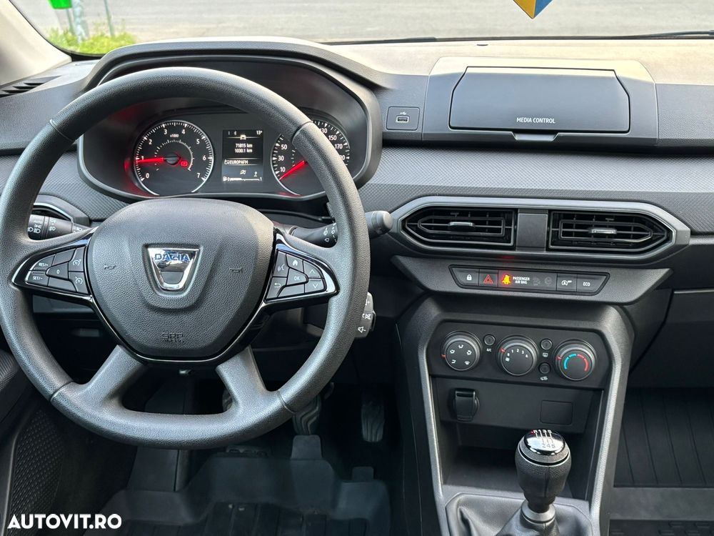 Dacia Logan TCe 90 Essential - 13