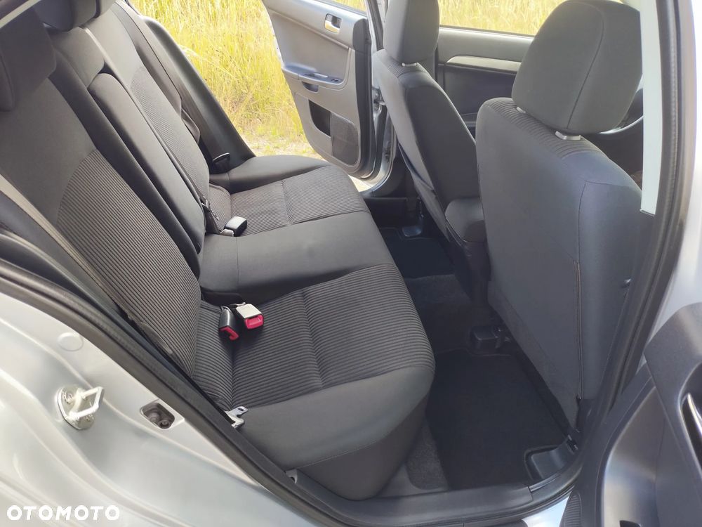Mitsubishi Lancer - 16