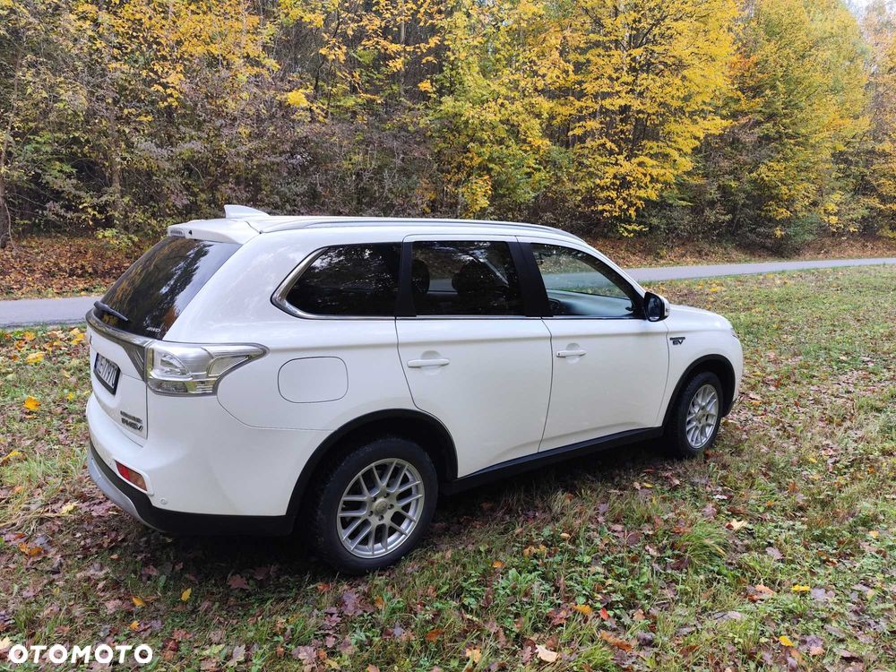 Mitsubishi Outlander - 4