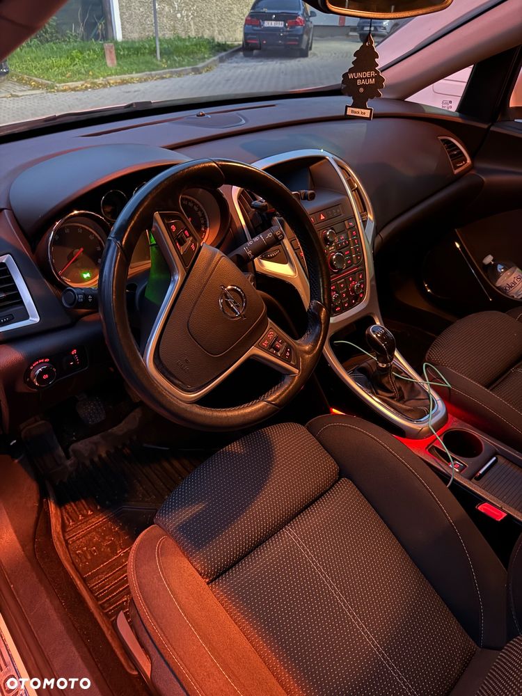 Opel Astra 2011 photo 3