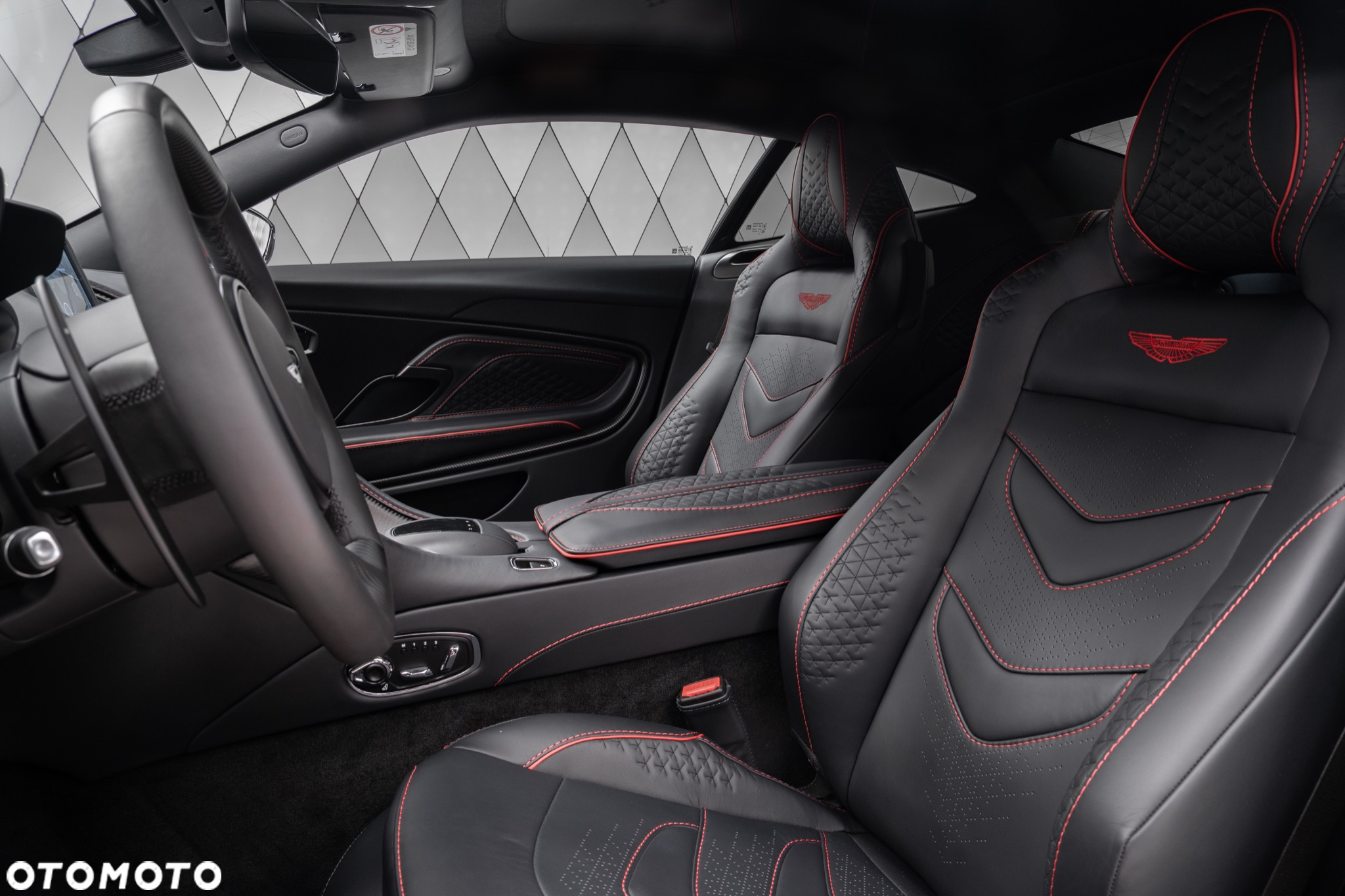 Aston Martin DBS - 14