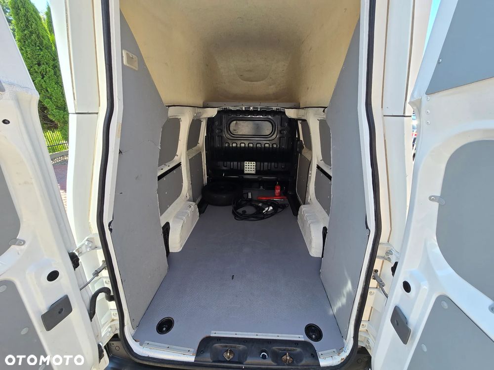 Nissan NV200 - 14