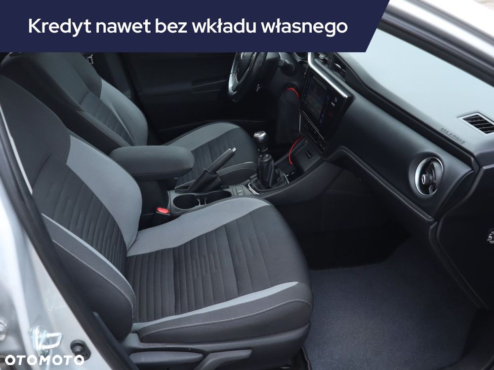 Toyota Auris - 11