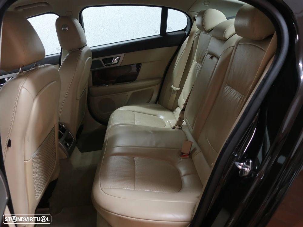 Jaguar XF 3.0 D V6 Luxury - 13