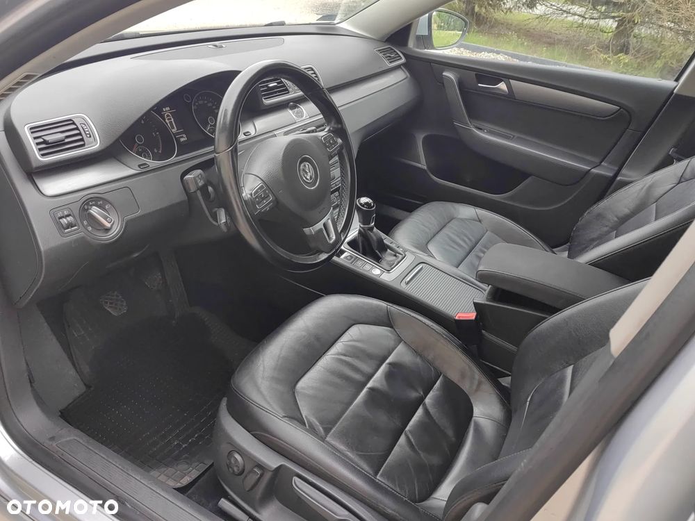 Volkswagen Passat 2.0 TDI Highline R-Style - 16
