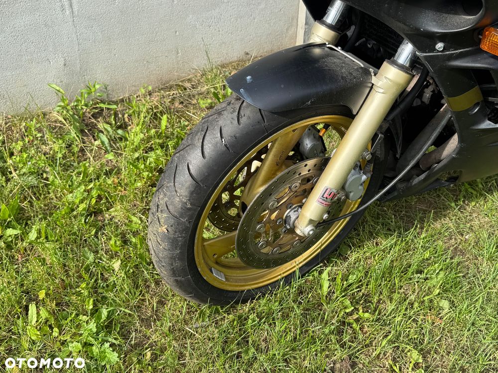Yamaha FZR - 11