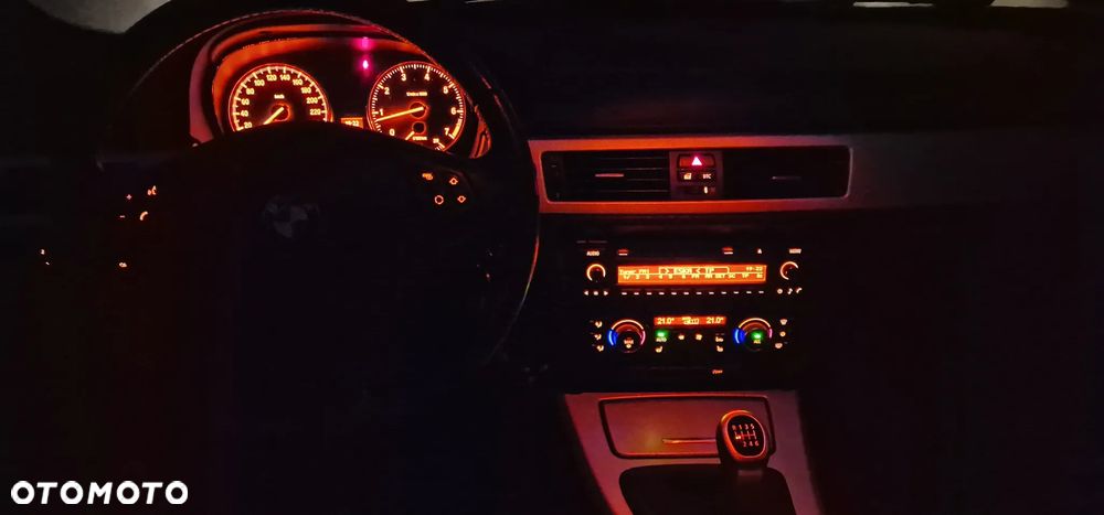 BMW Seria 3 318i - 26
