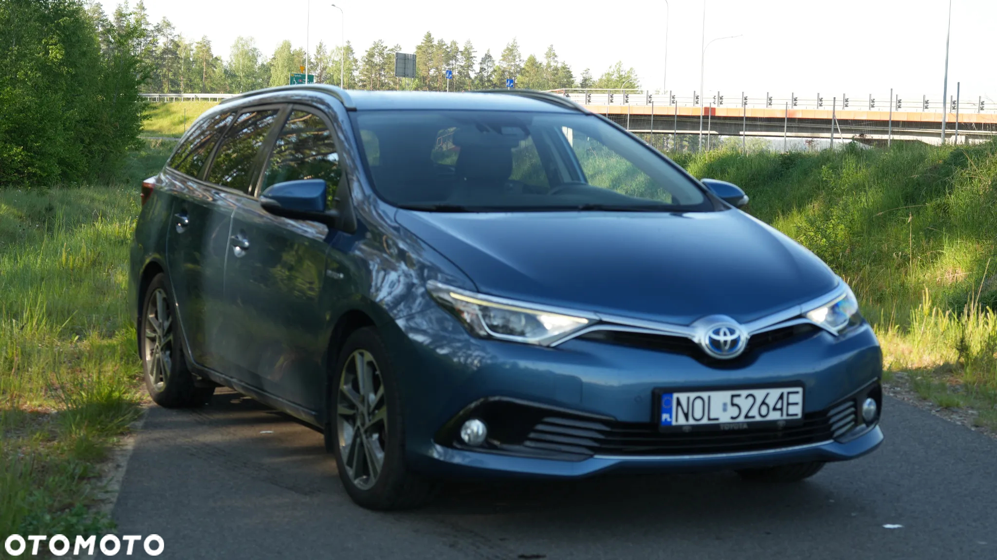 Toyota Auris Hybrid 135 Prestige - 2