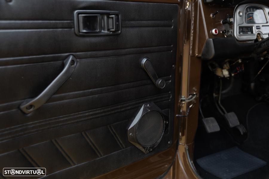 Toyota Land Cruiser - 35
