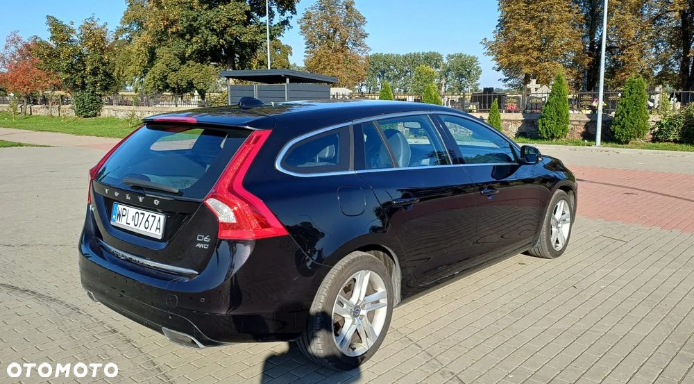 Volvo V60 D6 AWD Plug-in Hybrid Summum - 4