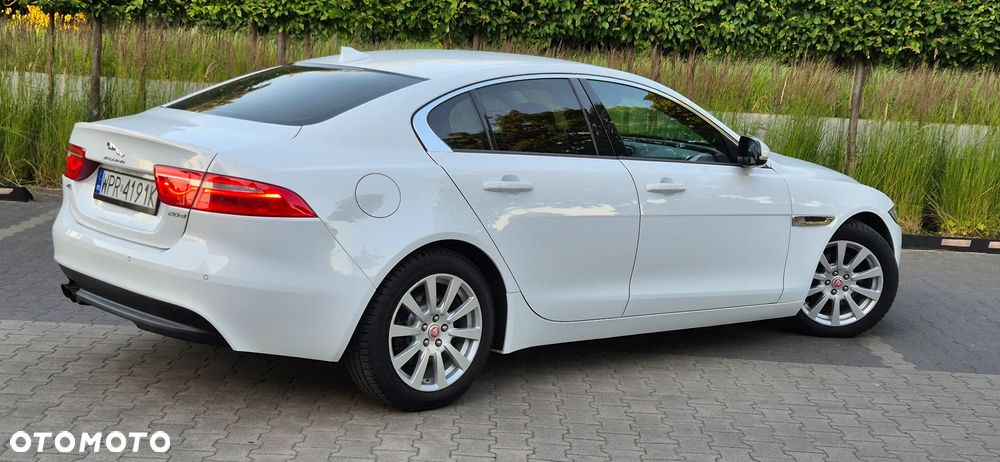 Jaguar XE 2.0 D R-Sport - 25