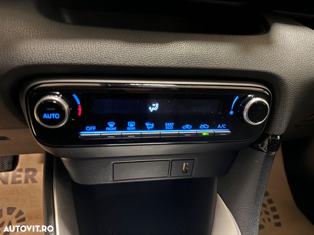 Toyota Yaris Hybrid 130 1.5 VVT-i Premiere Edition - 17