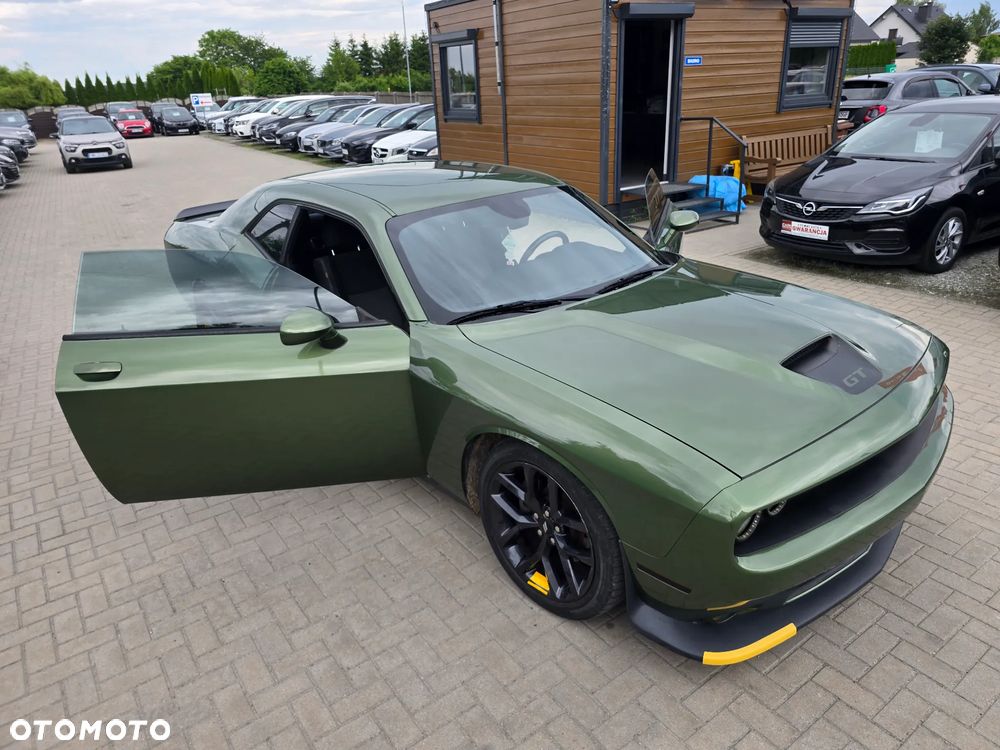 Dodge Challenger - 32