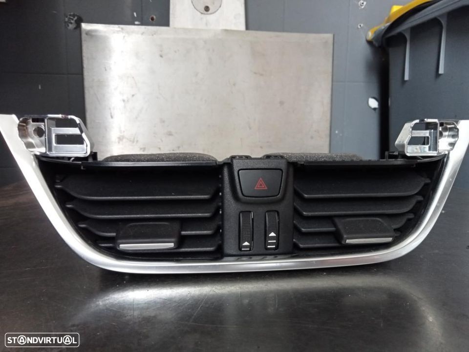 Grelha sofagem central Ford Fiesta 17- - 1