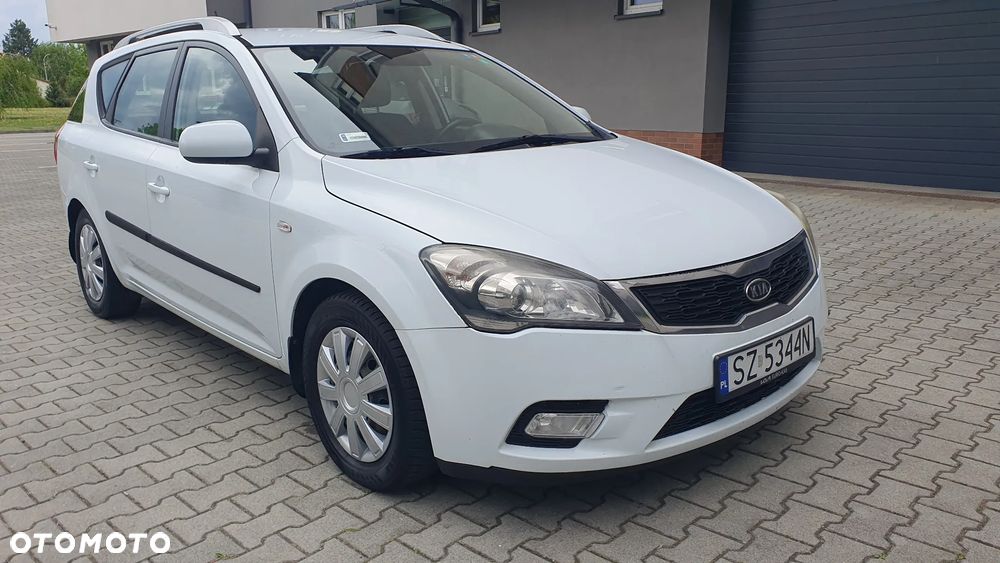 Kia Ceed - 12