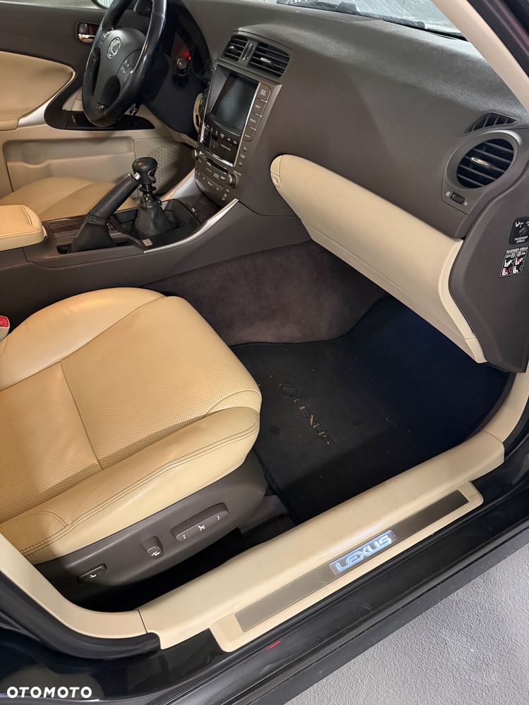 Lexus IS 220 D Prestige - 10