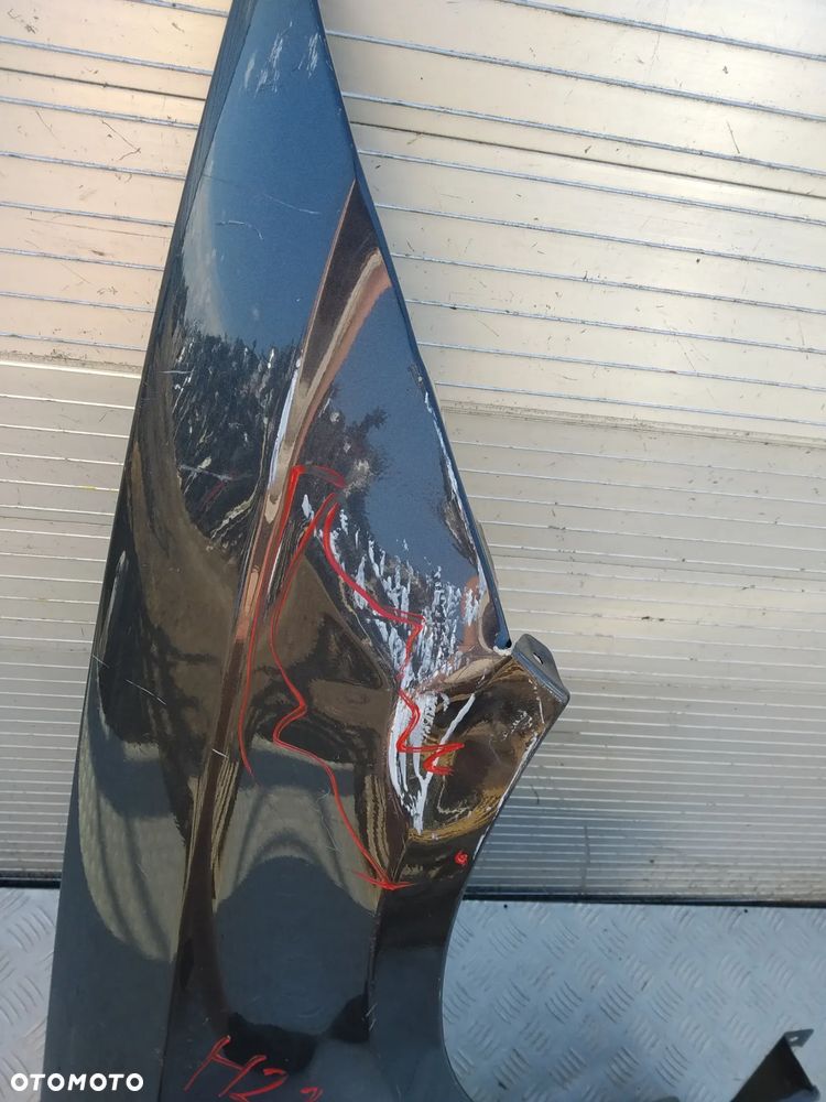 H224 PRAWY BŁOTNIK Mercedes CLS W218 - 2