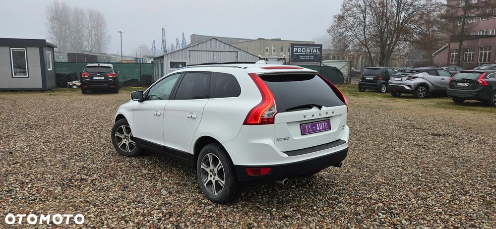 Volvo XC 60 D5 AWD Geartronic Summum - 4