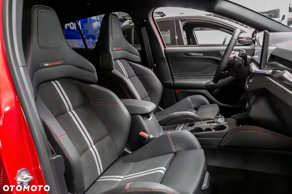 Ford Focus 2.3 EcoBoost ST X - 19