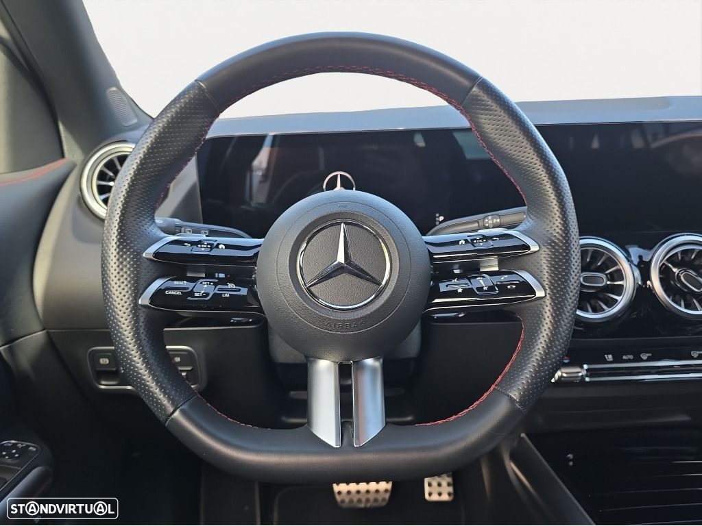Mercedes-Benz GLA 180 d AMG Line - 11