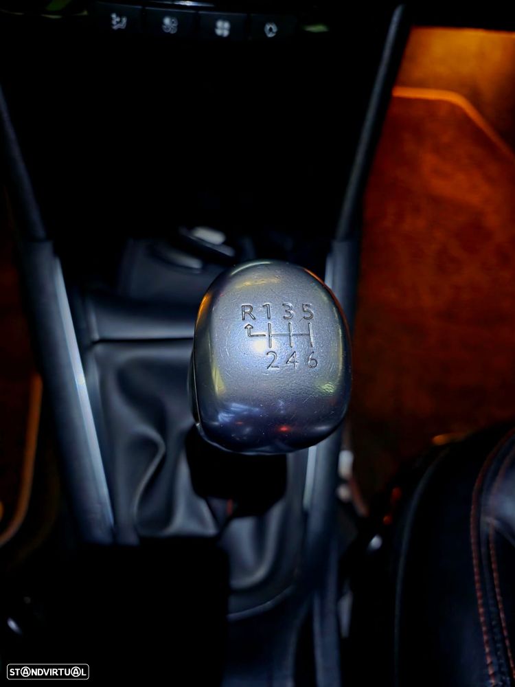 Peugeot 208 GTI 200 THP - 10