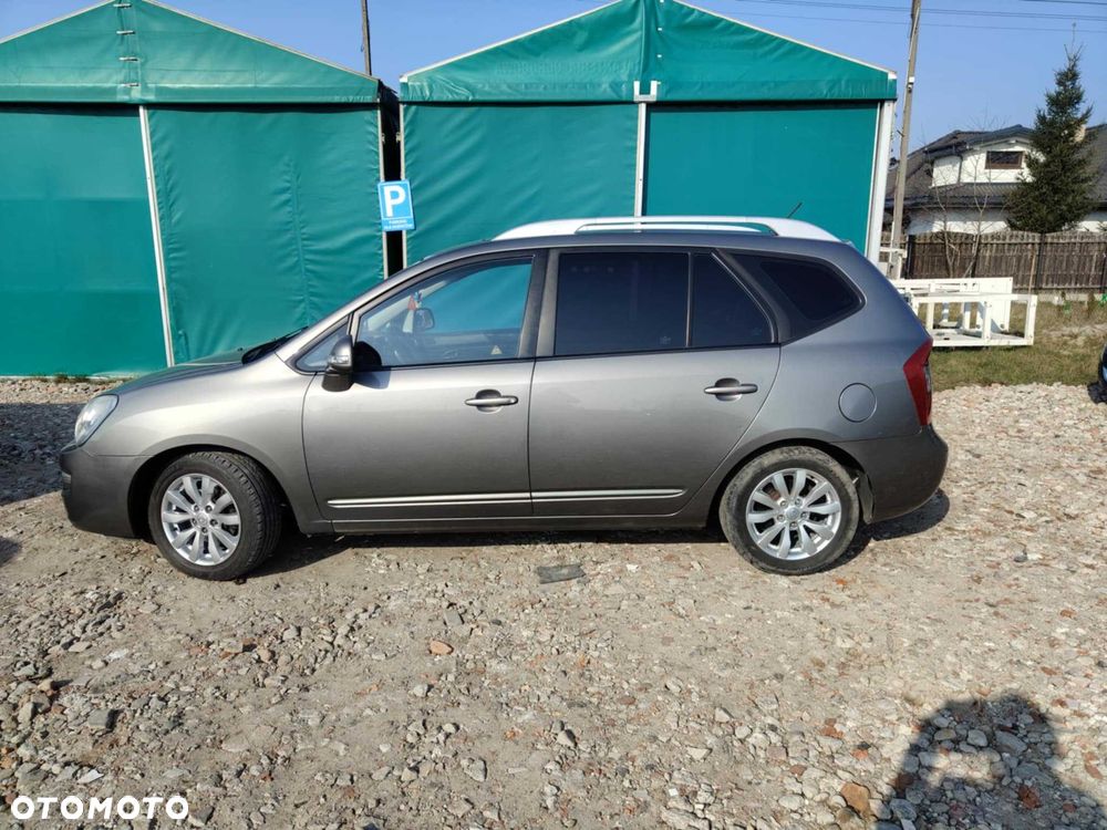 Kia Carens - 5