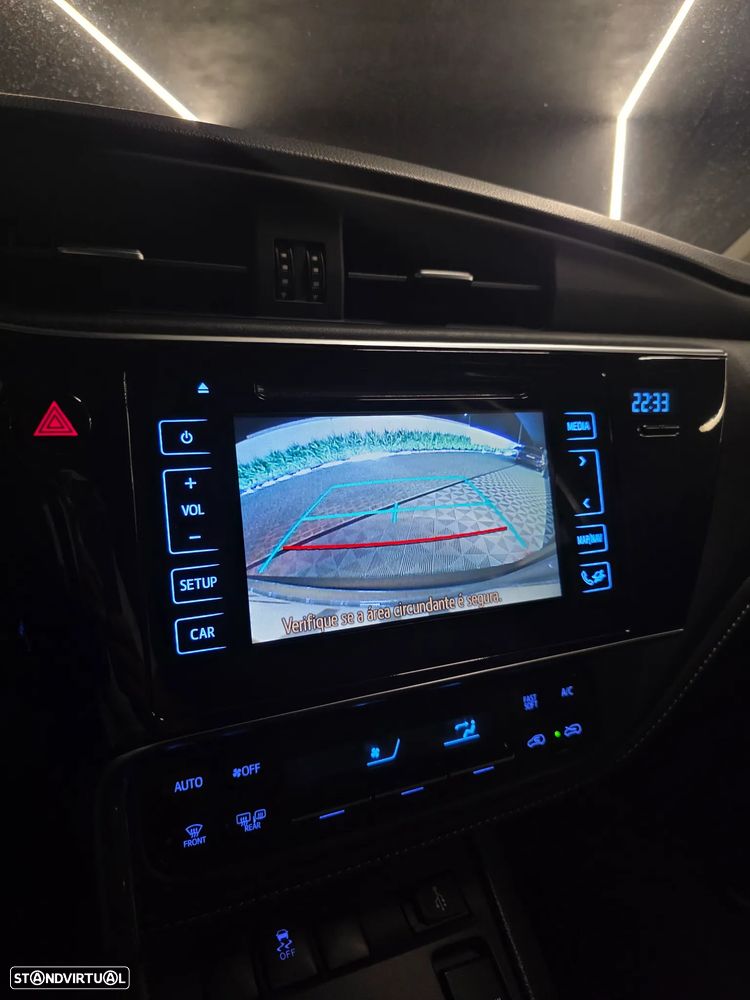 Toyota Auris Touring Sports 1.8 HSD Comfort +P.Techno+P.Sport - 21