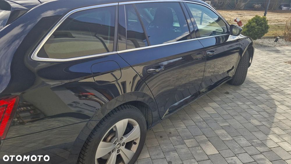 Skoda Superb 2.0 TDI SCR Style DSG - 8