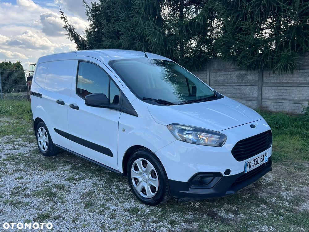 Ford Transit Courier - 29